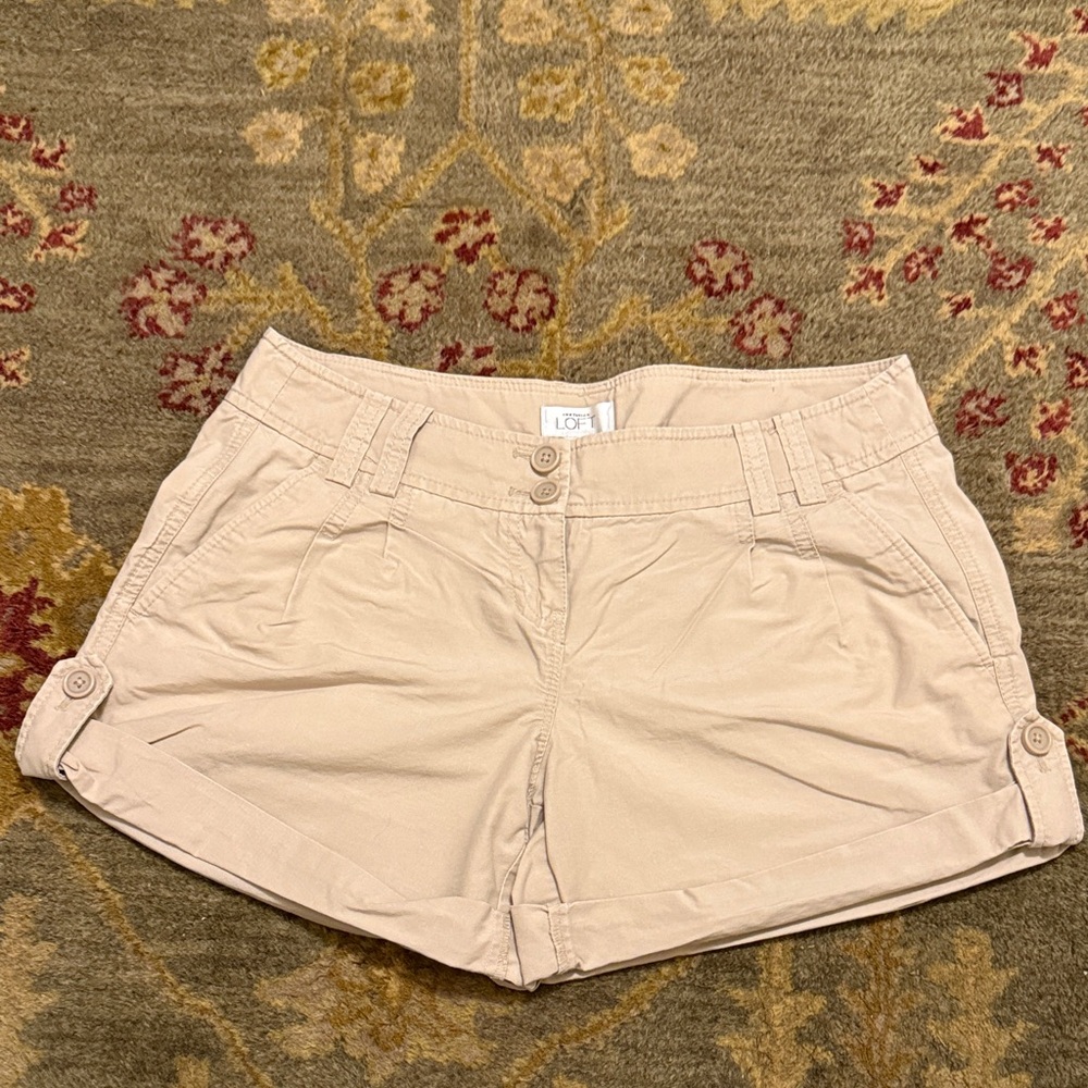 Women's  Khaki Loft Shorts, size 6